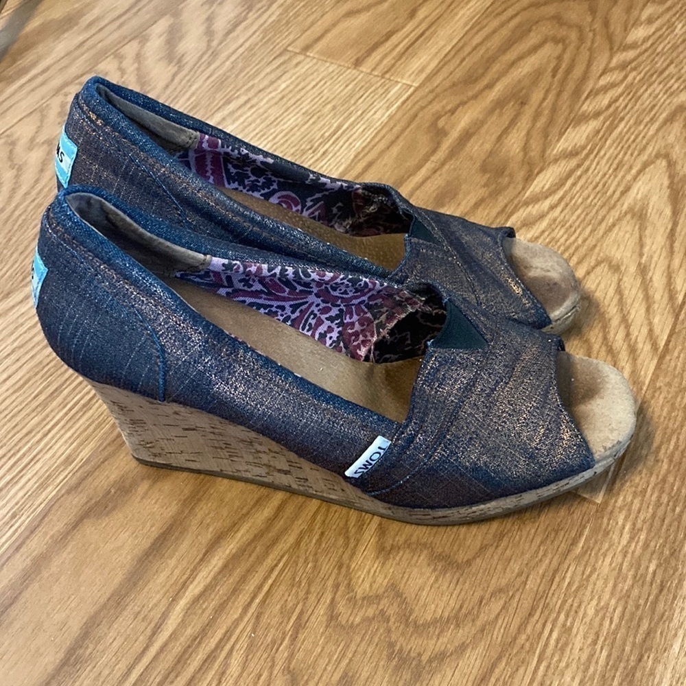 TOMS Women’s Calypso Metallic  Open Toe Cork Heel Wedges (Size W 7.5)